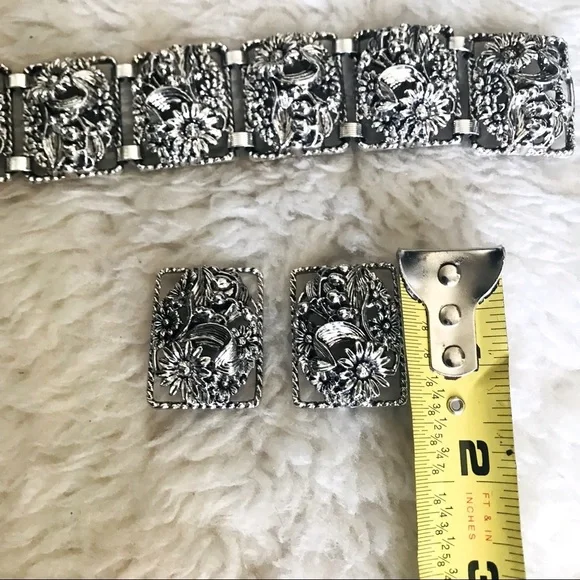 Sarah Coventry Bracelet & Earrings Silver tone set - Picture 9 of 12